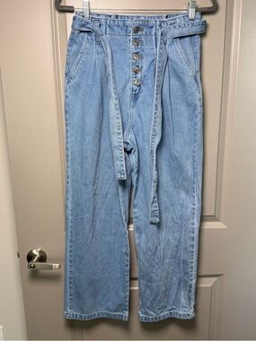 Forever 21 High-Waist Pleated Belted Y2K Wide-Leg Jeans — Light Wash 28